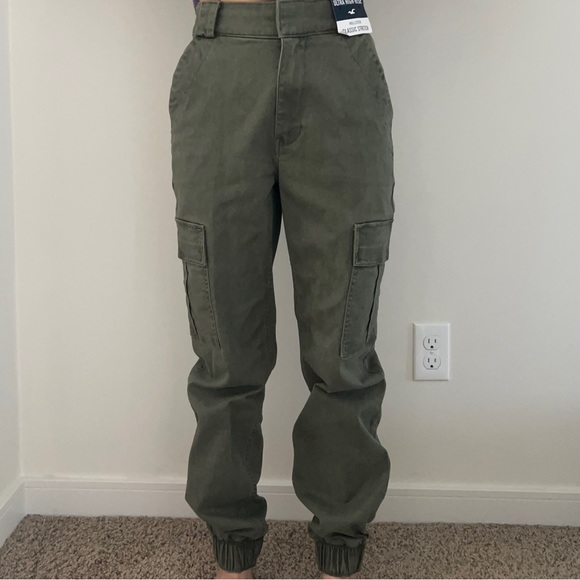 Hollister Olive Green Cargo Pants - Picture 6 of 7
